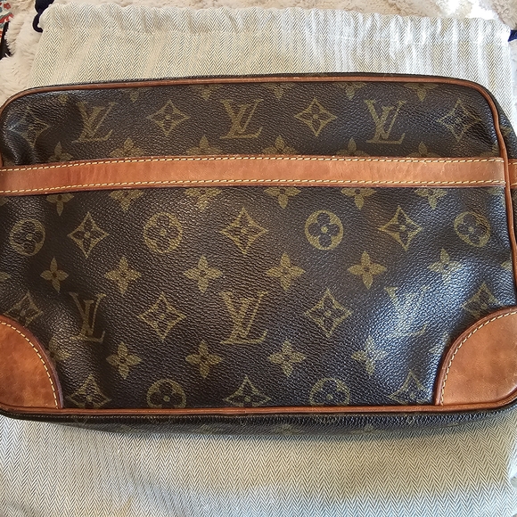 LOUIS VUITTON Compiegne 28 Clutch Bag - Picture 2 of 16